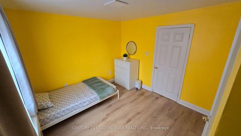 Photo 5 at 70 Westdale Drive, CFB, Toronto