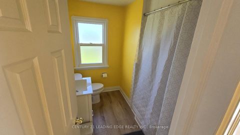 Photo 8 at 70 Westdale Drive, CFB, Toronto