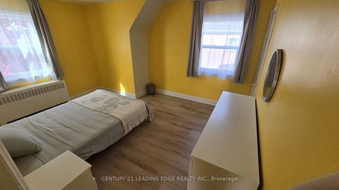 Photo 12 at 70 Westdale Drive, CFB, Toronto