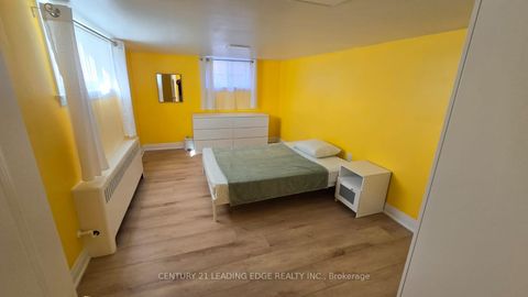 Photo 13 at 70 Westdale Drive, CFB, Toronto