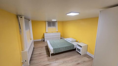 Photo 16 at 70 Westdale Drive, CFB, Toronto