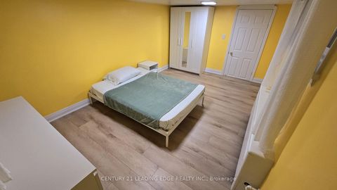 Photo 17 at 70 Westdale Drive, CFB, Toronto