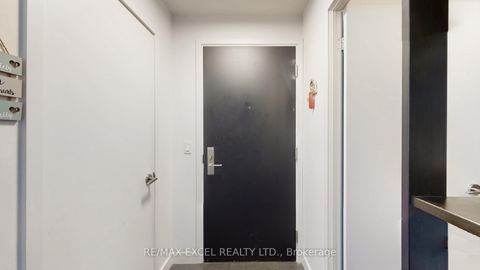 Photo 4 at 2701 - 8 Eglinton Avenue E, Mount Pleasant West, Toronto