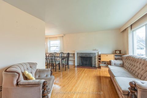 Photo 3 at 1 Snaresbrook Drive, Kipling, Toronto
