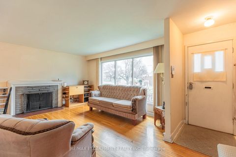 Photo 4 at 1 Snaresbrook Drive, Kipling, Toronto
