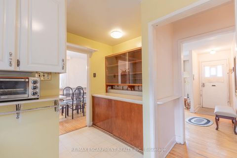 Photo 11 at 1 Snaresbrook Drive, Kipling, Toronto