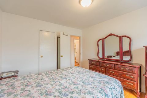 Photo 16 at 1 Snaresbrook Drive, Kipling, Toronto