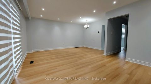 Photo 4 at 143 Purpledusk Trail, Morningside, Toronto