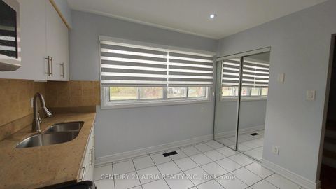 Photo 10 at 143 Purpledusk Trail, Morningside, Toronto