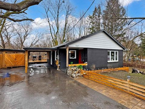 Photo 2 at 757 Srigley Street, College Manor, Newmarket