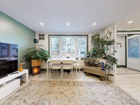 Photo 9 at 757 Srigley Street, College Manor, Newmarket