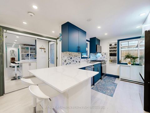 Photo 11 at 757 Srigley Street, College Manor, Newmarket