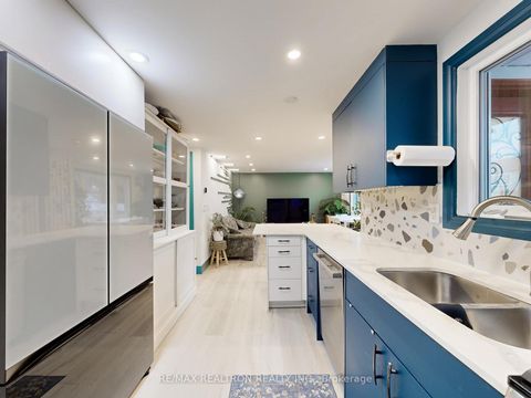 Photo 14 at 757 Srigley Street, College Manor, Newmarket