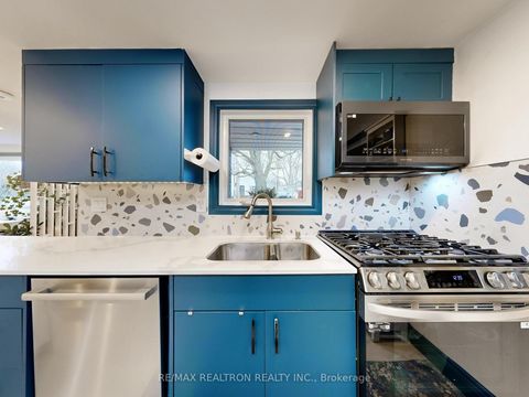 Photo 15 at 757 Srigley Street, College Manor, Newmarket