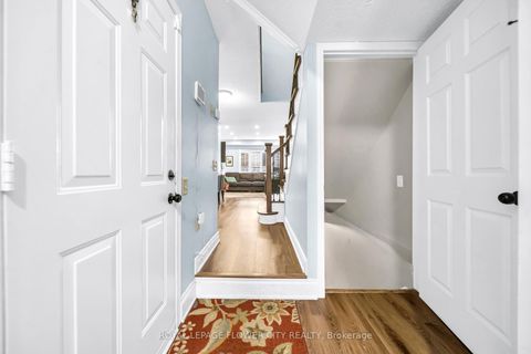 Photo 7 at 15D View Green Crescent, Clairville, Toronto