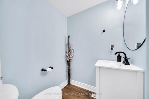 Photo 8 at 15D View Green Crescent, Clairville, Toronto