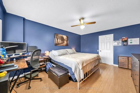 Photo 33 at 15D View Green Crescent, Clairville, Toronto