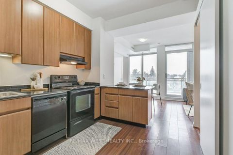 Photo 2 at 501 - 30 Canterbury Place, Willowdale West, Toronto