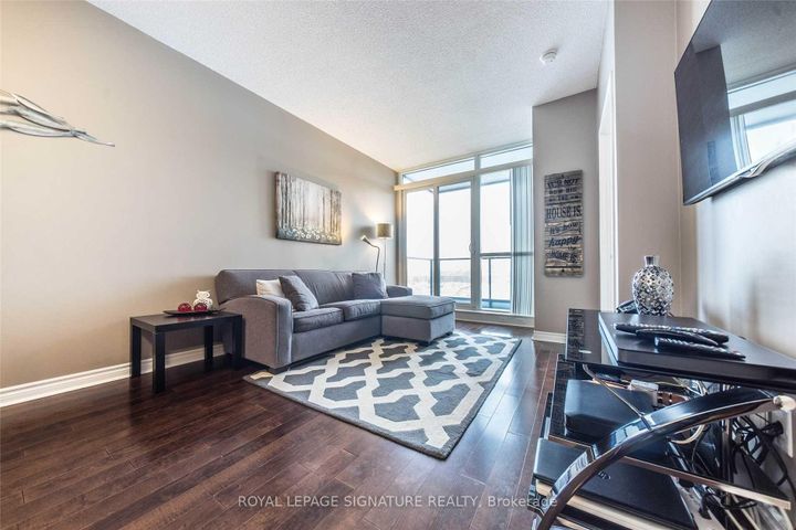 Photo 2 at 536 - 2885 Bayview Avenue, Bayview Village, Toronto