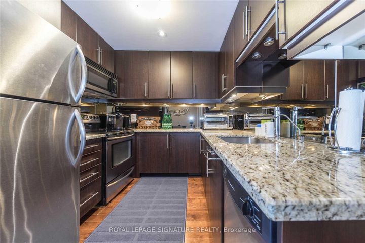 Photo 4 at 536 - 2885 Bayview Avenue, Bayview Village, Toronto