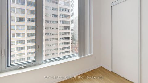 Photo 11 at 817 - 50 Dunfield Avenue, Mount Pleasant West, Toronto