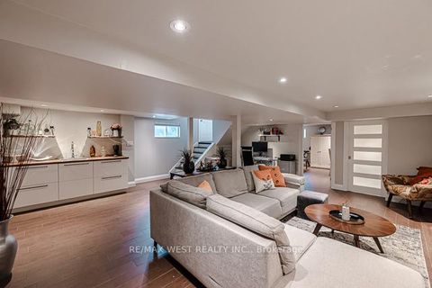 Photo 22 at 17 Saybrook Avenue, Queensway, Toronto