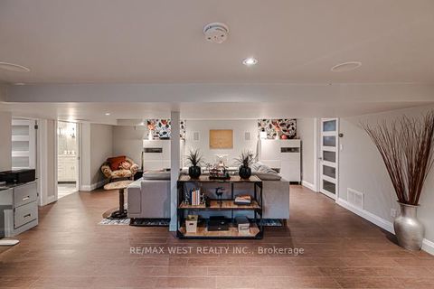 Photo 34 at 17 Saybrook Avenue, Queensway, Toronto