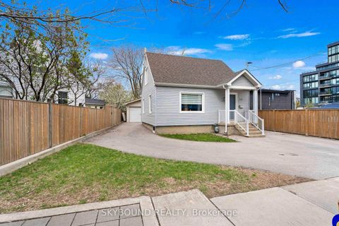 Photo 1 at 790 The Queensway, Queensway, Toronto