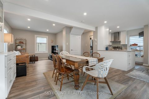 Photo 9 at 790 The Queensway, Queensway, Toronto