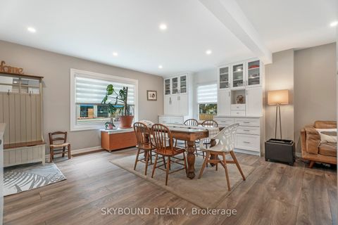 Photo 10 at 790 The Queensway, Queensway, Toronto