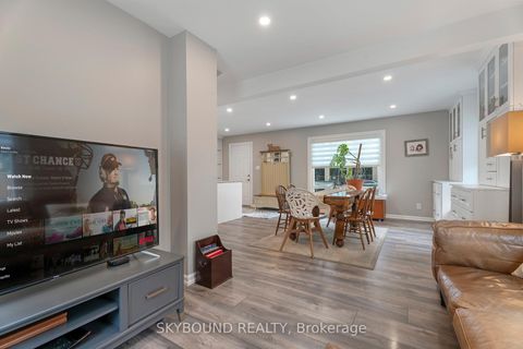 Photo 11 at 790 The Queensway, Queensway, Toronto