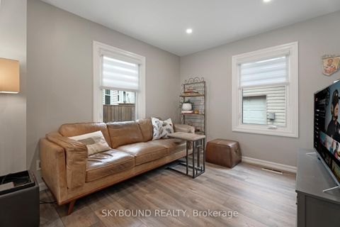 Photo 12 at 790 The Queensway, Queensway, Toronto