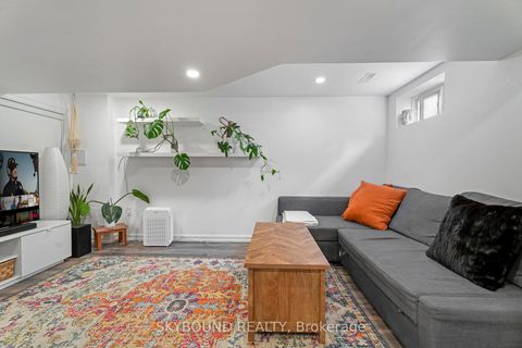 Photo 24 at 790 The Queensway, Queensway, Toronto