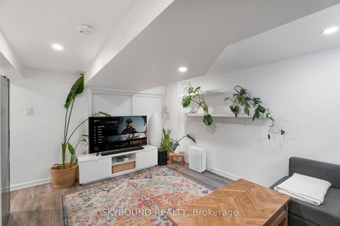 Photo 25 at 790 The Queensway, Queensway, Toronto