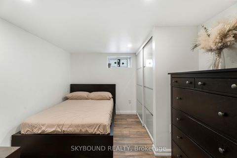 Photo 29 at 790 The Queensway, Queensway, Toronto