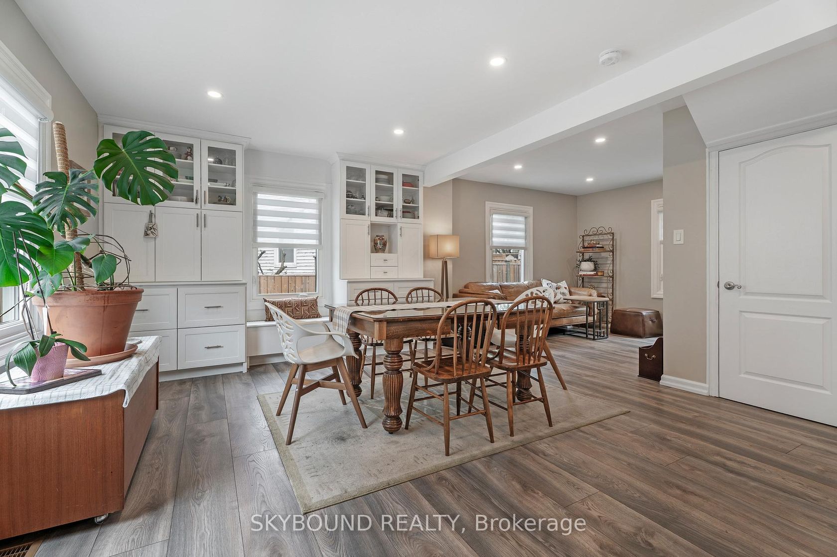 790 The Queensway, Queensway, Toronto photo number 2