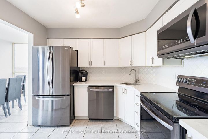 Photo 4 at 507 - 61 Markbrook Lane, Jamestown, Toronto