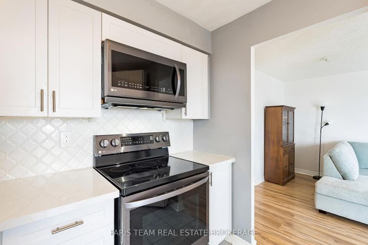 Photo 7 at 507 - 61 Markbrook Lane, Jamestown, Toronto