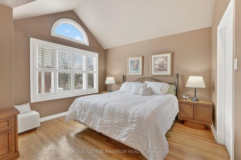 Photo 15 at 163 Durant Avenue, East York, Toronto