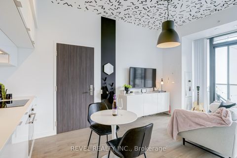 Photo 1 at 609 - 185 Roehampton Avenue, Mount Pleasant West, Toronto