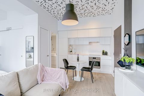 Photo 2 at 609 - 185 Roehampton Avenue, Mount Pleasant West, Toronto