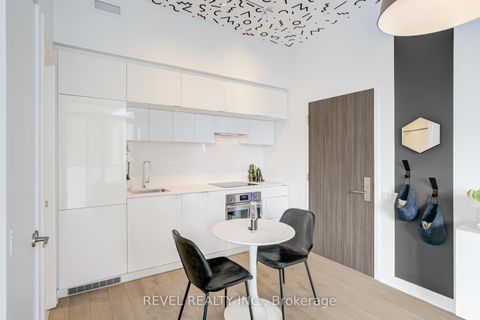 Photo 3 at 609 - 185 Roehampton Avenue, Mount Pleasant West, Toronto