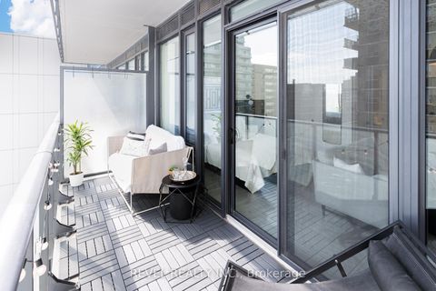 Photo 5 at 609 - 185 Roehampton Avenue, Mount Pleasant West, Toronto