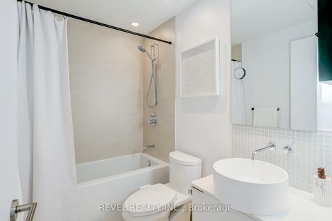 Photo 13 at 609 - 185 Roehampton Avenue, Mount Pleasant West, Toronto