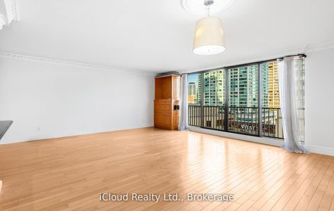 Photo 9 at 837 - 33 Harbour Square, Waterfront Communities C1, Toronto