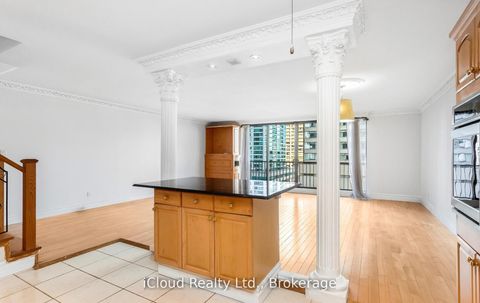 Photo 10 at 837 - 33 Harbour Square, Waterfront Communities C1, Toronto