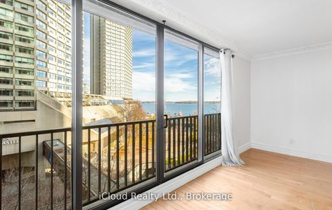 Photo 12 at 837 - 33 Harbour Square, Waterfront Communities C1, Toronto
