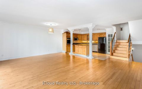 Photo 13 at 837 - 33 Harbour Square, Waterfront Communities C1, Toronto