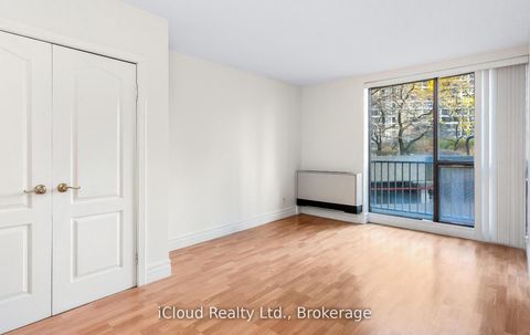 Photo 20 at 837 - 33 Harbour Square, Waterfront Communities C1, Toronto