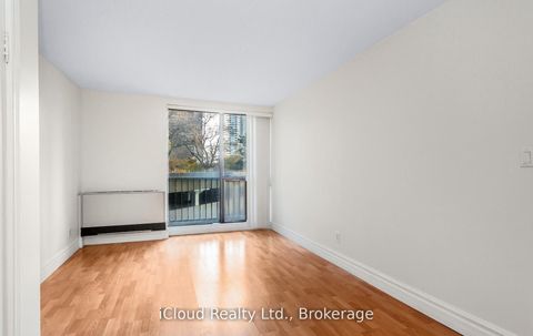 Photo 21 at 837 - 33 Harbour Square, Waterfront Communities C1, Toronto